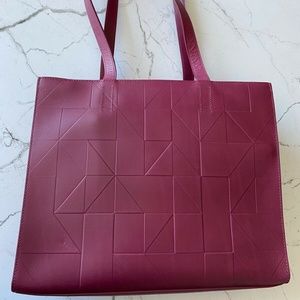 ECCO GEOMETRIK LEATHER TOTE PURSE (RETAIL VALUE: $380)